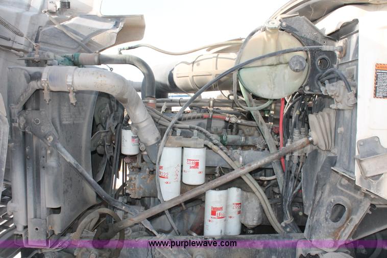 image for item H8383 1997 Mack CH613 semi truck