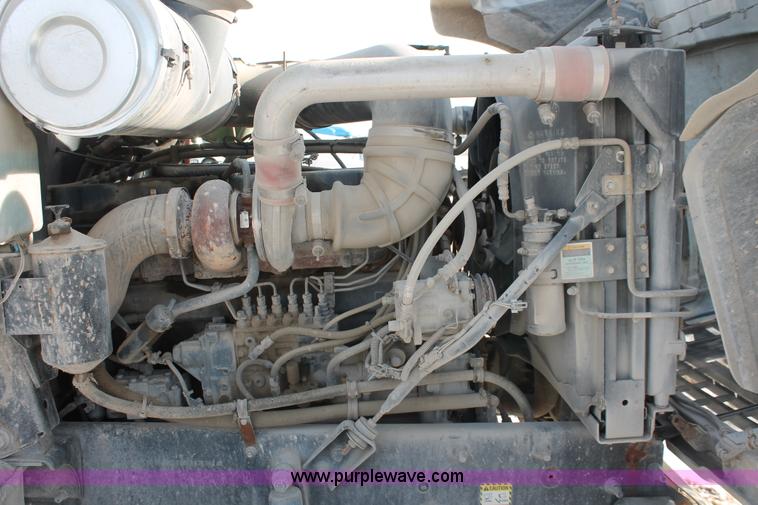 image for item H8383 1997 Mack CH613 semi truck