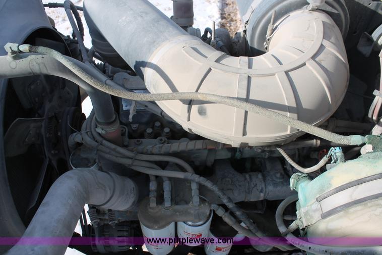 image for item H8383 1997 Mack CH613 semi truck