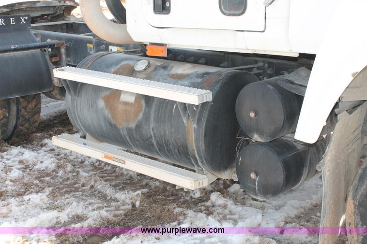 image for item H8383 1997 Mack CH613 semi truck