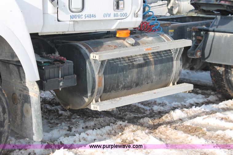 image for item H8383 1997 Mack CH613 semi truck