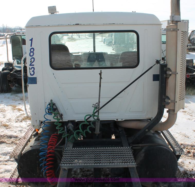 image for item H8383 1997 Mack CH613 semi truck