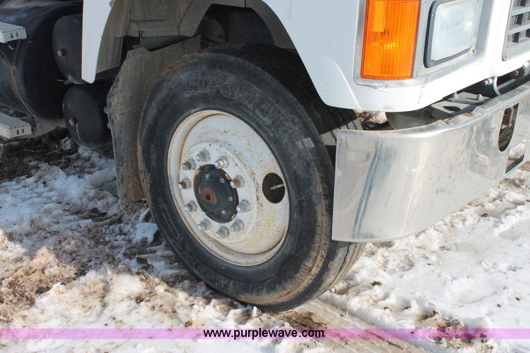 image for item H8383 1997 Mack CH613 semi truck