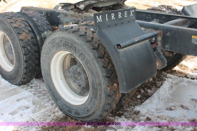 image for item H8383 1997 Mack CH613 semi truck