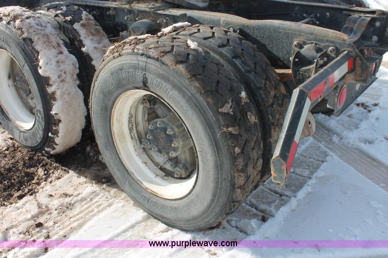 image for item H8383 1997 Mack CH613 semi truck