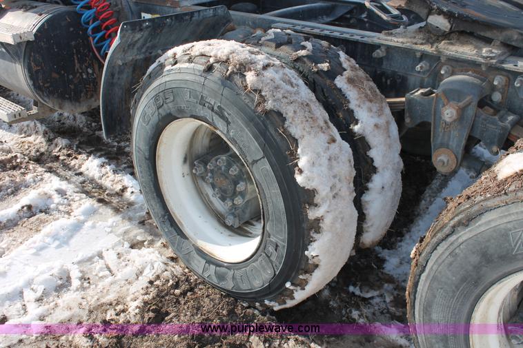 image for item H8383 1997 Mack CH613 semi truck