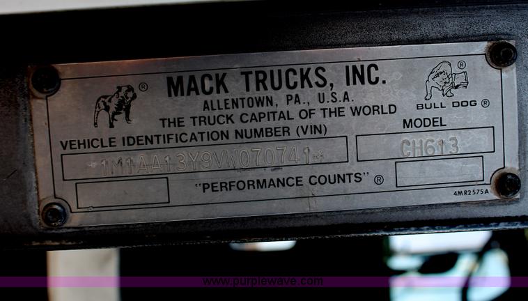 image for item H8383 1997 Mack CH613 semi truck
