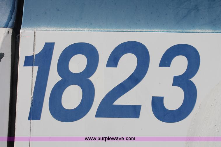 image for item H8383 1997 Mack CH613 semi truck