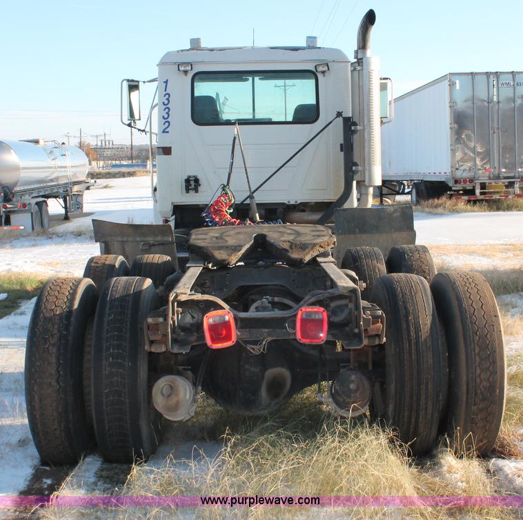 image for item H8384 1992 Mack CH613 semi truck