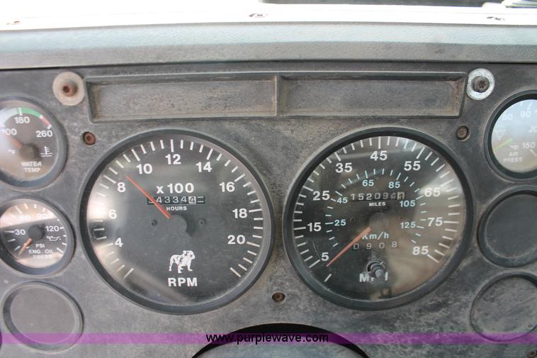 image for item H8384 1992 Mack CH613 semi truck