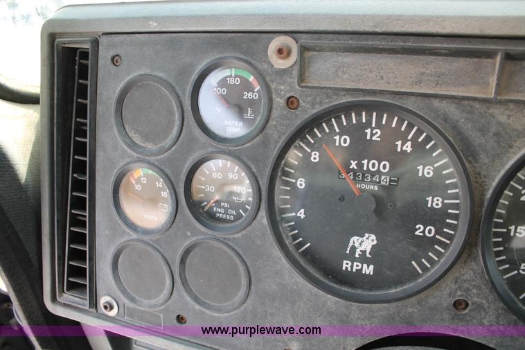 image for item H8384 1992 Mack CH613 semi truck