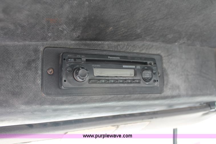 image for item H8384 1992 Mack CH613 semi truck