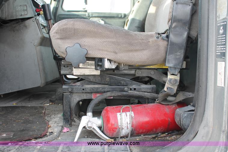 image for item H8384 1992 Mack CH613 semi truck