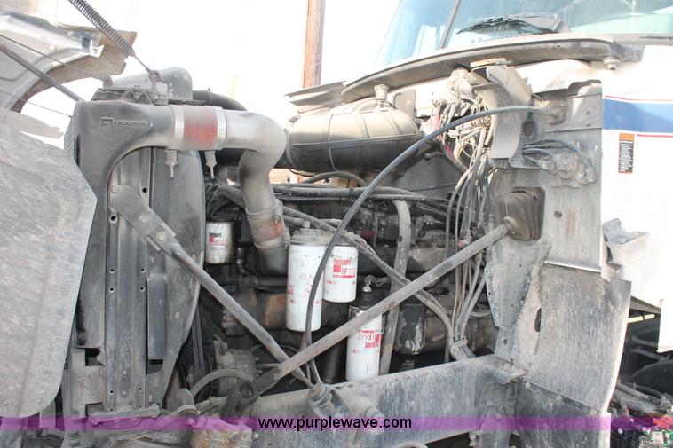 image for item H8384 1992 Mack CH613 semi truck