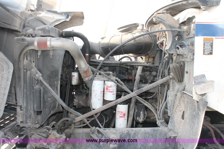 image for item H8384 1992 Mack CH613 semi truck