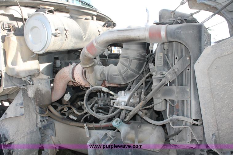 image for item H8384 1992 Mack CH613 semi truck