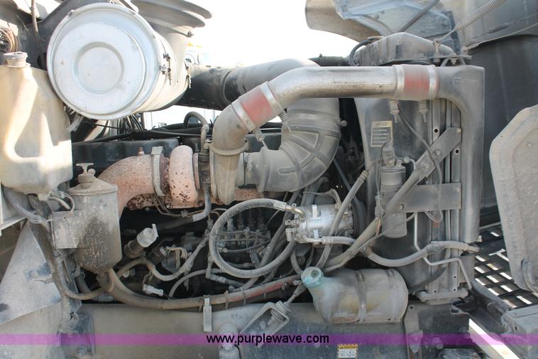 image for item H8384 1992 Mack CH613 semi truck