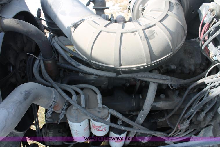 image for item H8384 1992 Mack CH613 semi truck