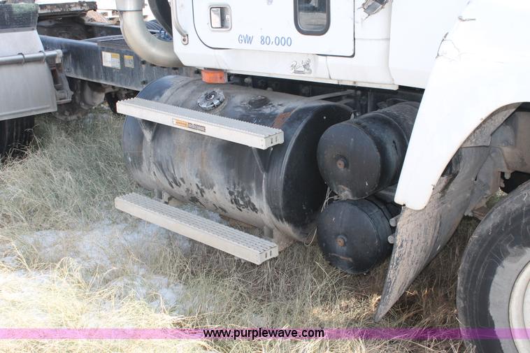 image for item H8384 1992 Mack CH613 semi truck