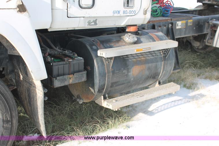 image for item H8384 1992 Mack CH613 semi truck