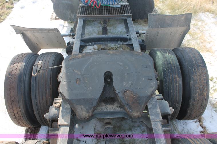 image for item H8384 1992 Mack CH613 semi truck