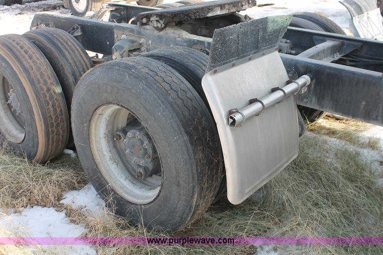 image for item H8384 1992 Mack CH613 semi truck