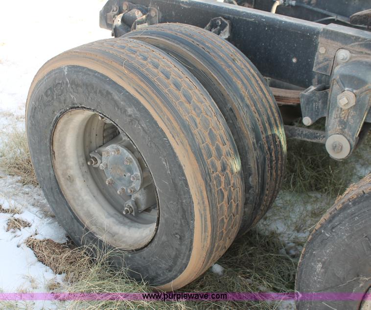 image for item H8384 1992 Mack CH613 semi truck