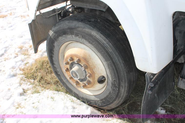 image for item H8384 1992 Mack CH613 semi truck