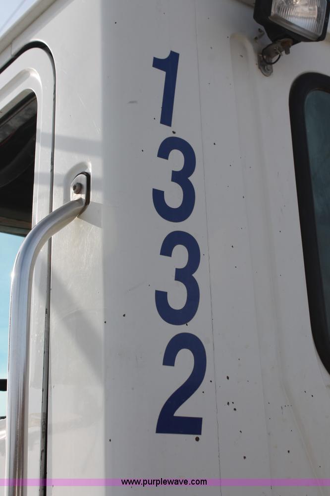 image for item H8384 1992 Mack CH613 semi truck