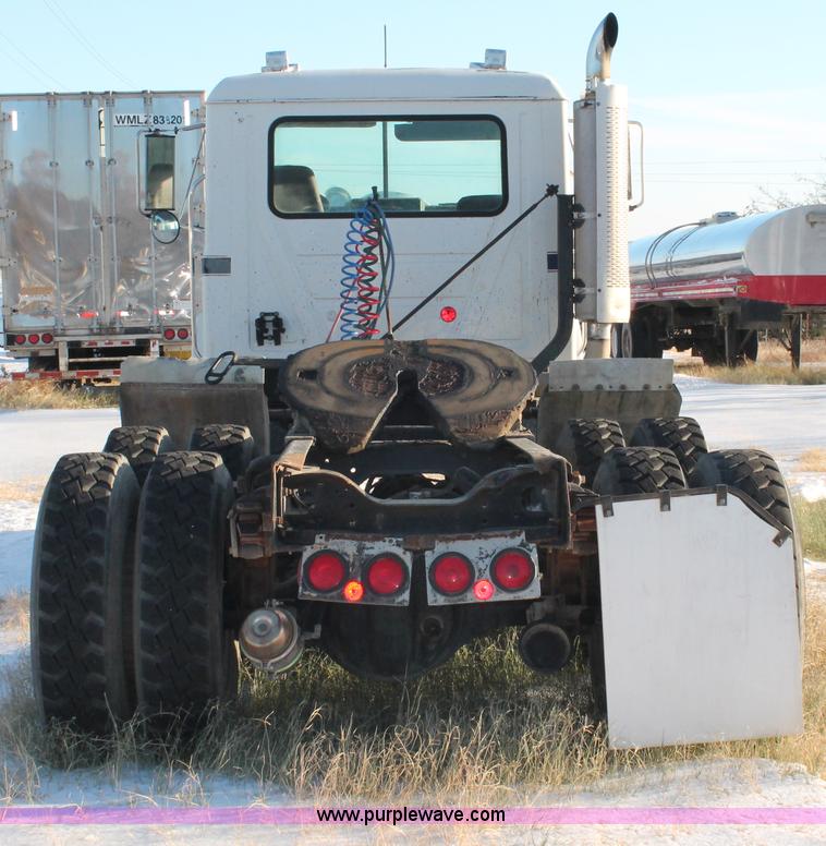 image for item H8385 1992 Mack CH613 semi truck