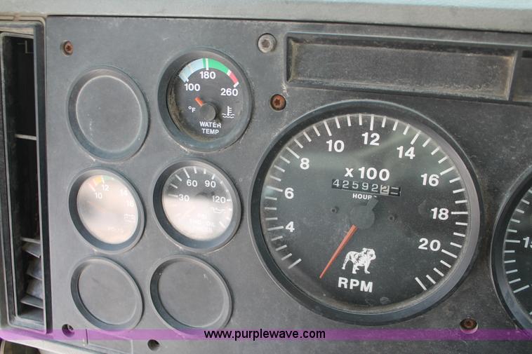 image for item H8385 1992 Mack CH613 semi truck