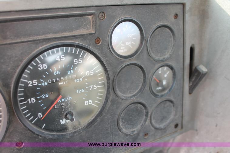 image for item H8385 1992 Mack CH613 semi truck