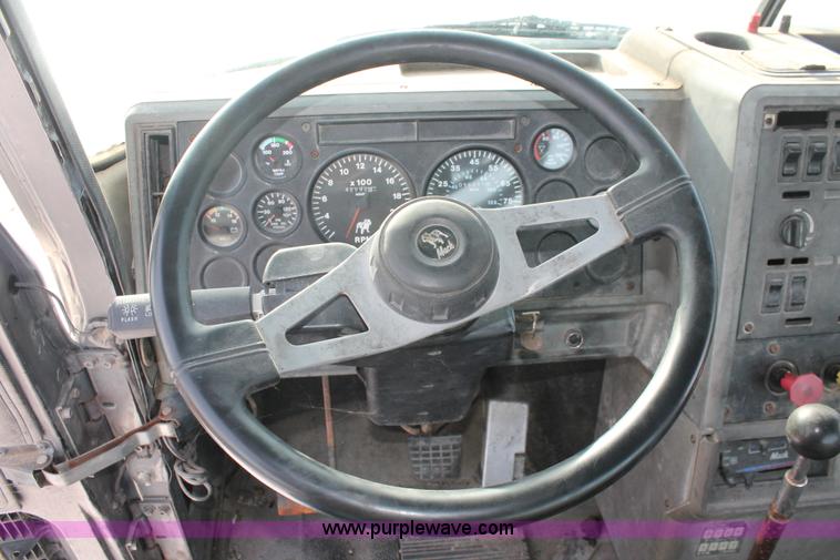 image for item H8385 1992 Mack CH613 semi truck