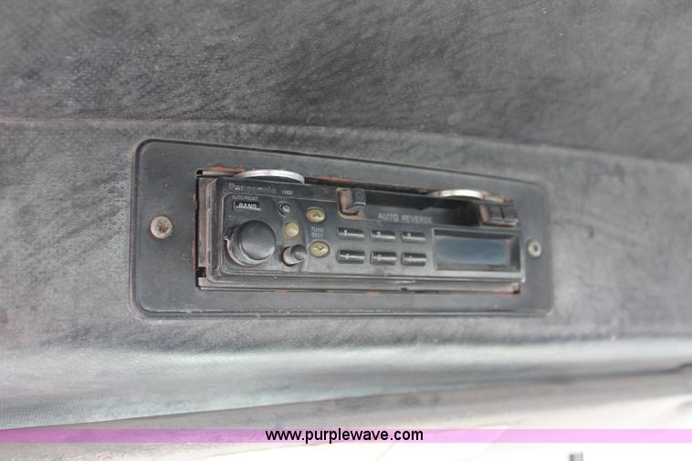 image for item H8385 1992 Mack CH613 semi truck