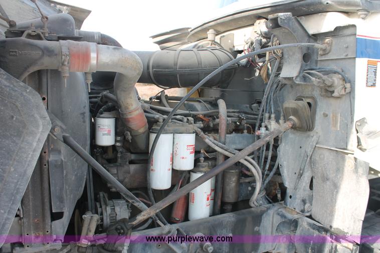 image for item H8385 1992 Mack CH613 semi truck