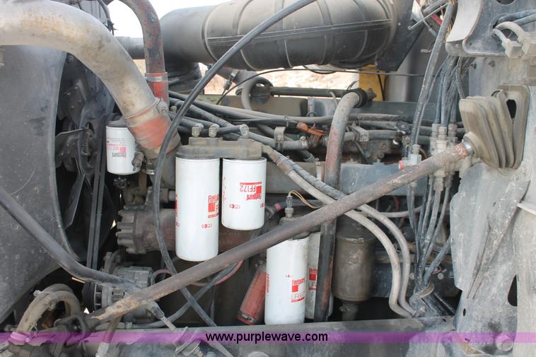 image for item H8385 1992 Mack CH613 semi truck