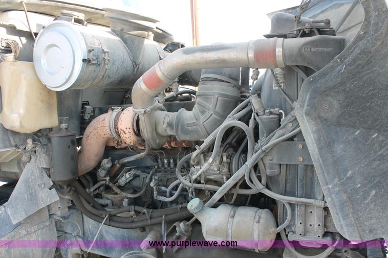 image for item H8385 1992 Mack CH613 semi truck