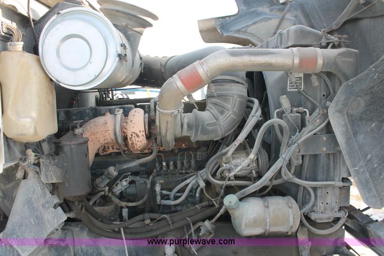 image for item H8385 1992 Mack CH613 semi truck