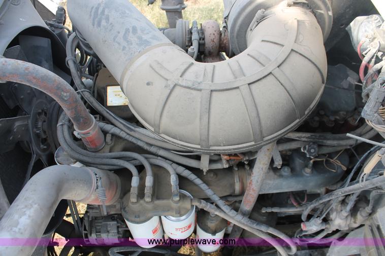 image for item H8385 1992 Mack CH613 semi truck