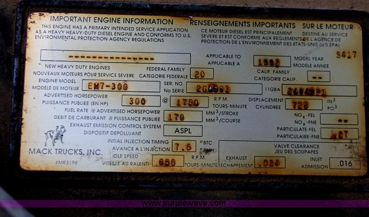 image for item H8385 1992 Mack CH613 semi truck