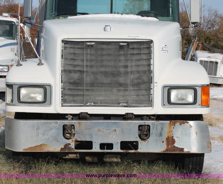 image for item H8385 1992 Mack CH613 semi truck