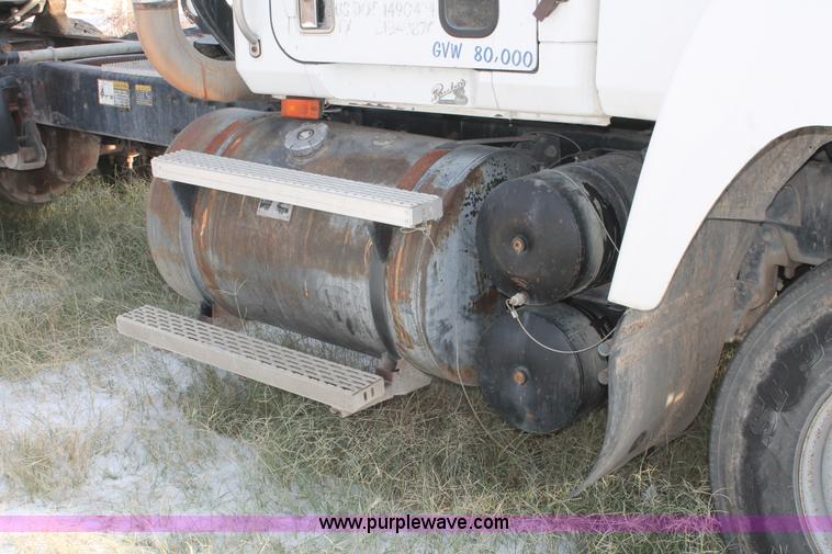 image for item H8385 1992 Mack CH613 semi truck