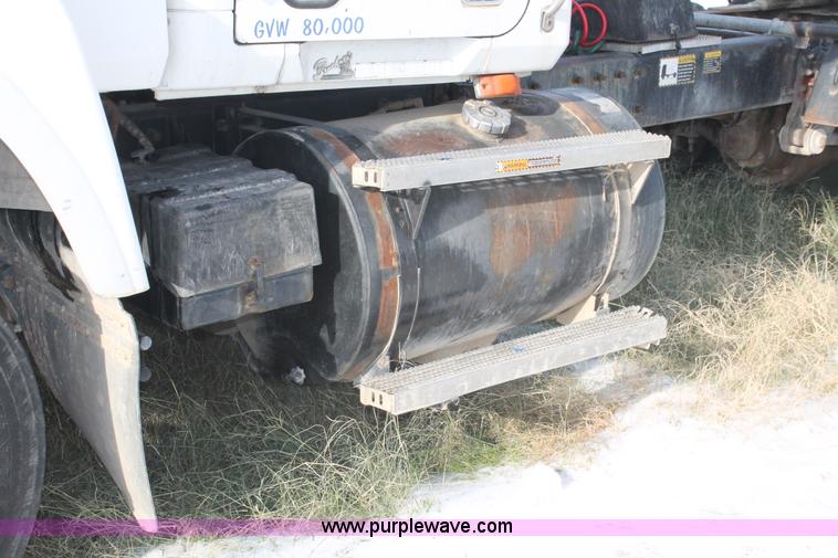 image for item H8385 1992 Mack CH613 semi truck