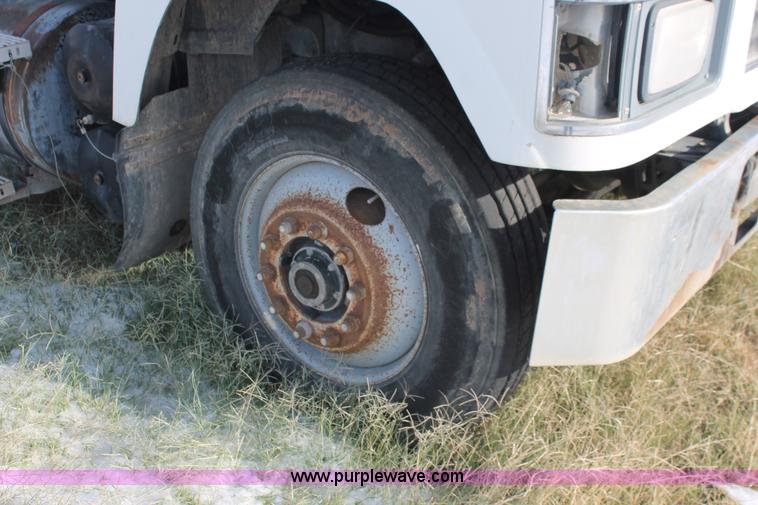 image for item H8385 1992 Mack CH613 semi truck