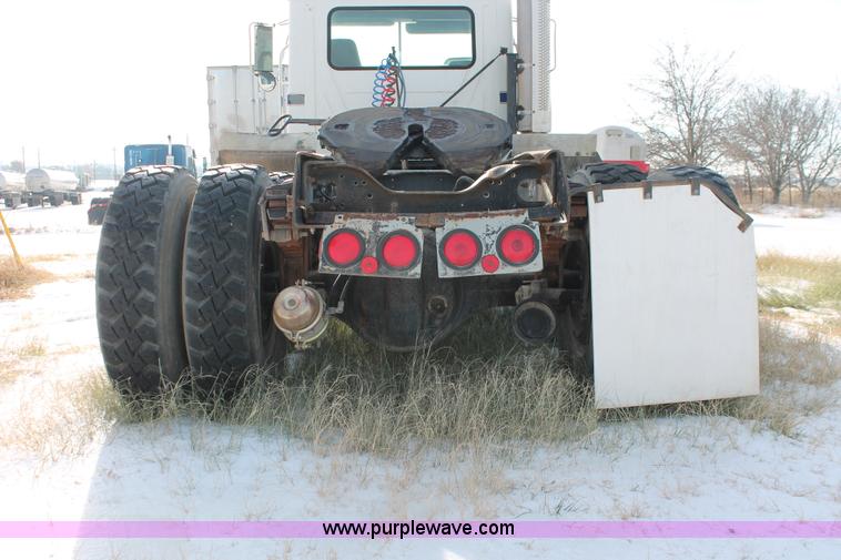 image for item H8385 1992 Mack CH613 semi truck