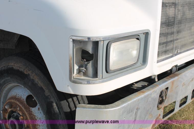 image for item H8385 1992 Mack CH613 semi truck