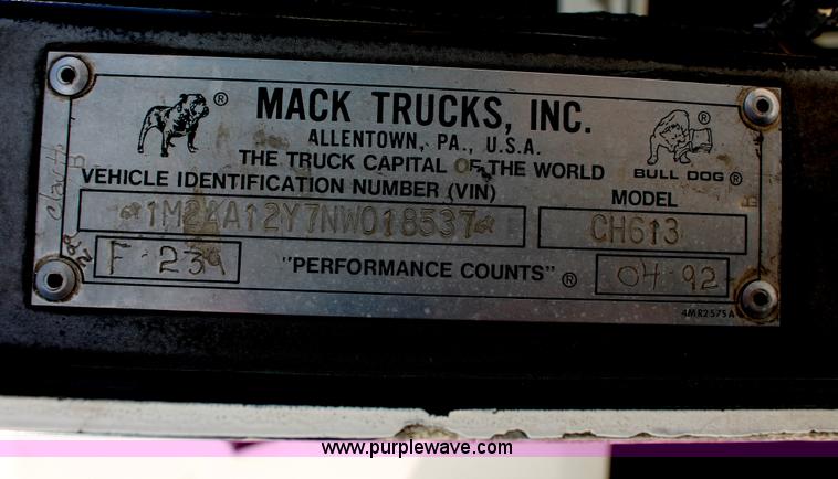 image for item H8385 1992 Mack CH613 semi truck