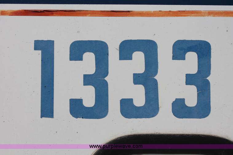 image for item H8385 1992 Mack CH613 semi truck