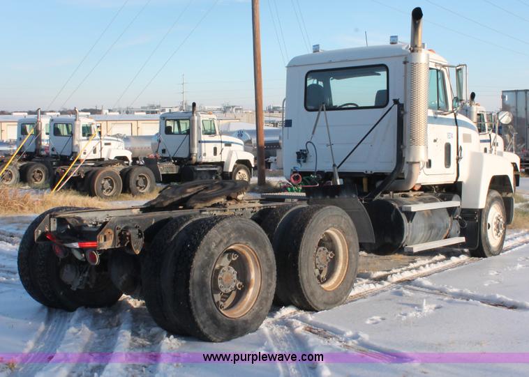 image for item H8386 1997 Mack CH613 semi truck