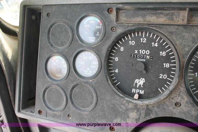 image for item H8386 1997 Mack CH613 semi truck